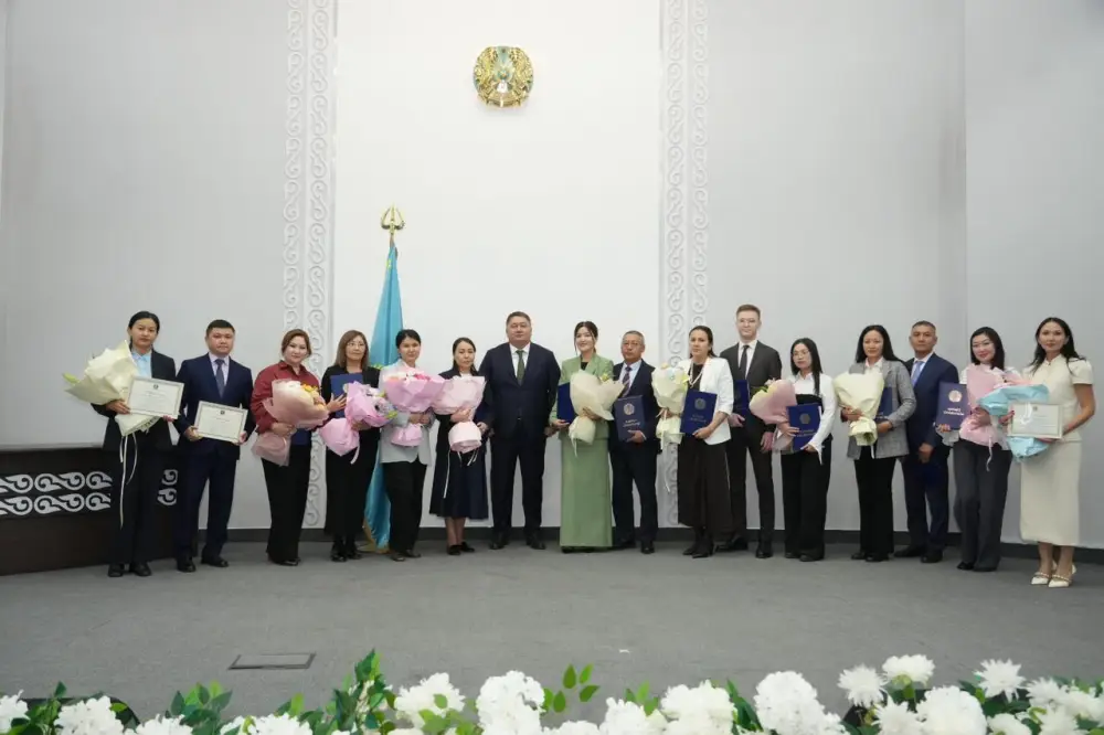 Ко Дню Республики в Министерстве транспорта состоялось торжественное мероприятие (5)