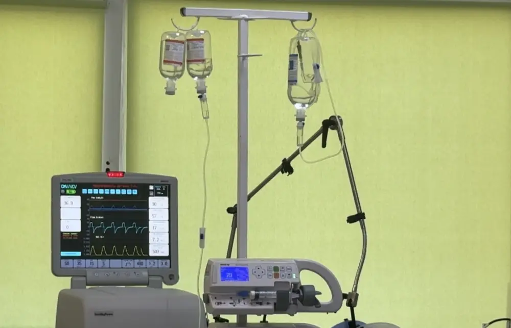 Глава региона Асхат Шахаров посетил Хромтаускую районную больницу (3)