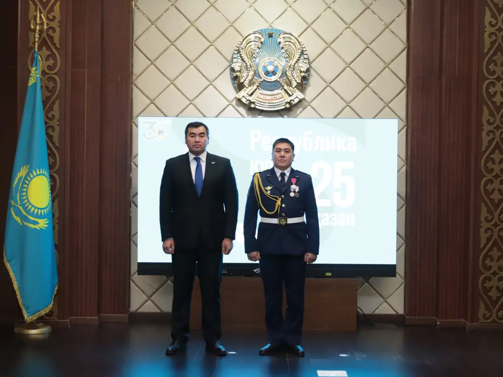 20 спасателей МЧС награждены государственными наградами в честь Дня Республики (8)