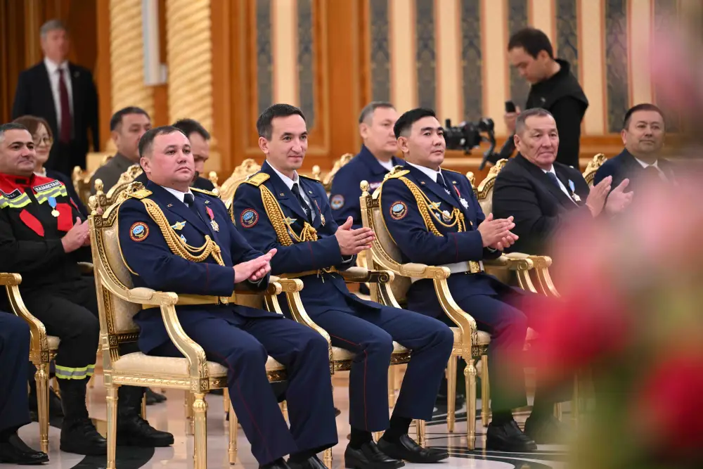 Президент поздравил спасателей с профессиональным праздником (3)