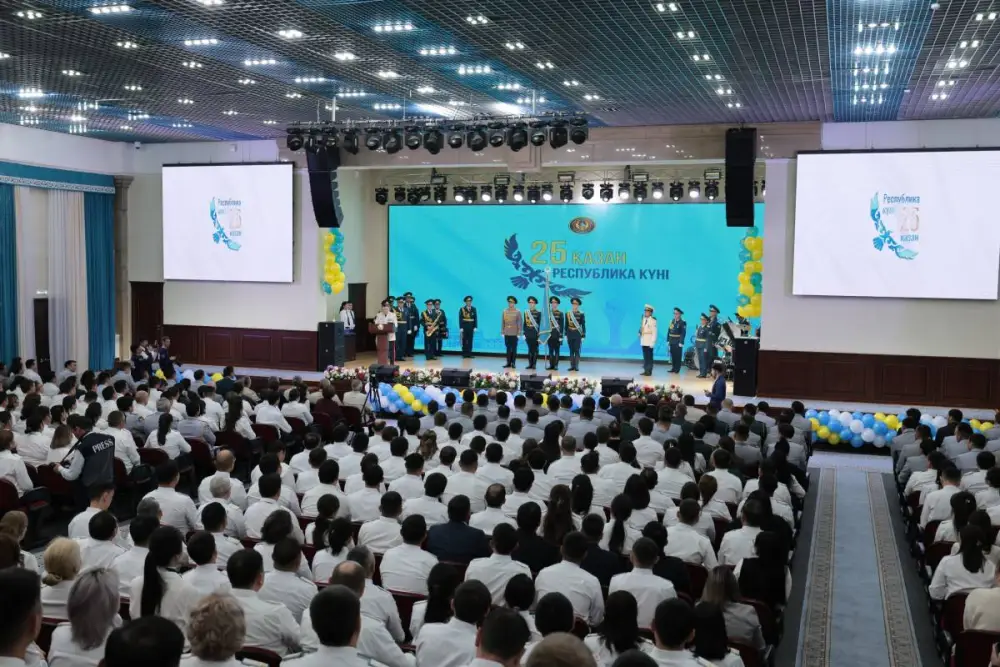 Награда спустя годы: МВД чествовало героя на День Республики (3)