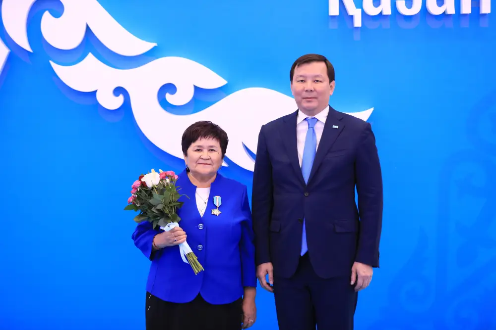 В День Республики актюбинцам вручили государственные награды (6)