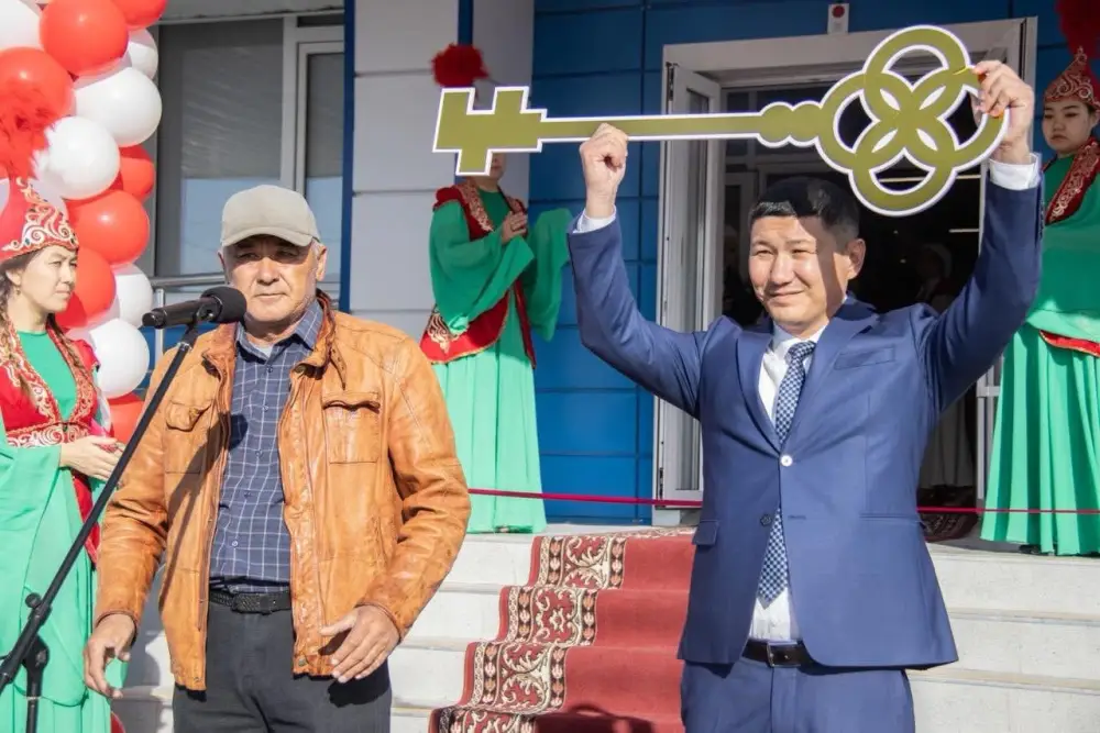 В Махамбетском районе открыт новый спортивный комплекс (2)