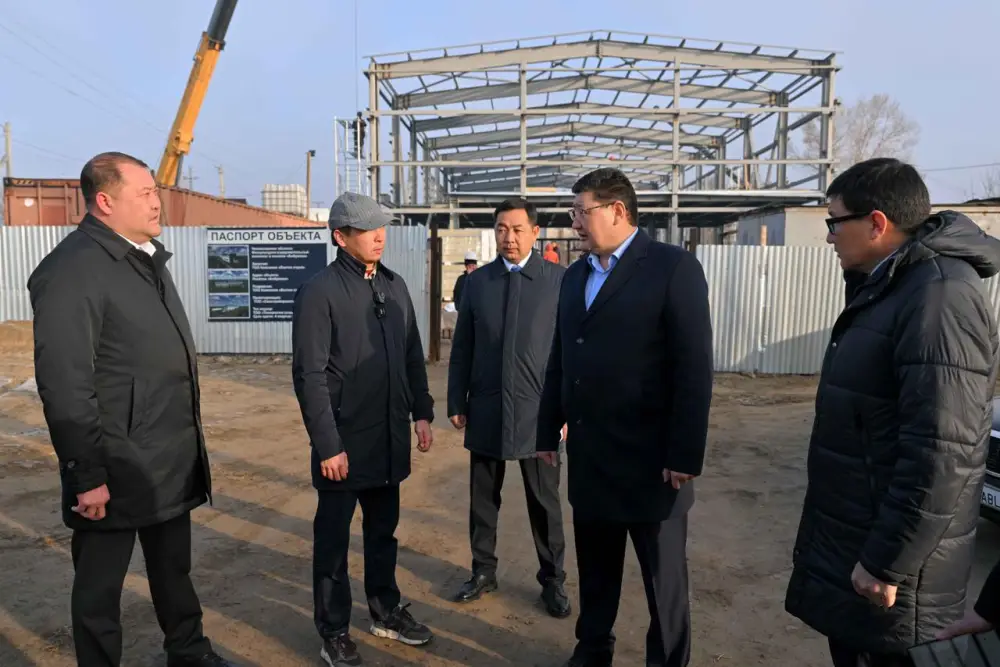 Аким области ознакомился со строительством физкультурно-оздоровительного комплекса в Семее (10)