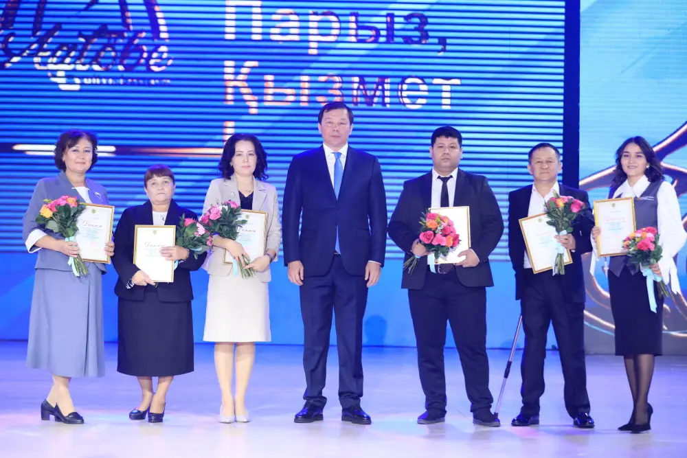 В Актобе более двух тысяч специалистов системы социальной защиты были удостоены признания и уважения (5)
