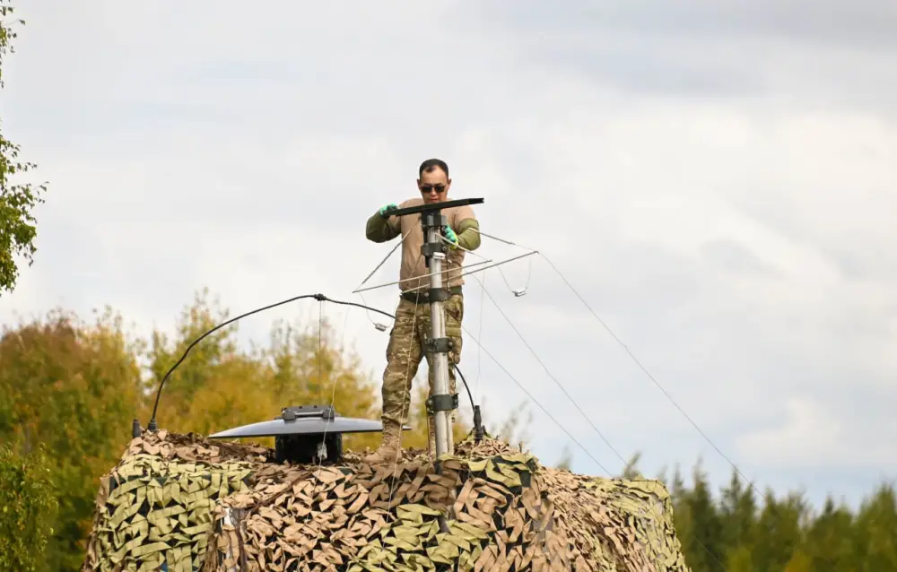 В Вооруженных силах отмечают День военного связиста (5)