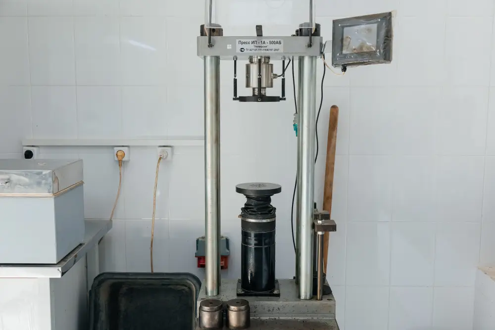 В Атырау лаборатория по контролю качества дорог планирует внедрить метод проектирования асфальтобетонного покрытия (10)