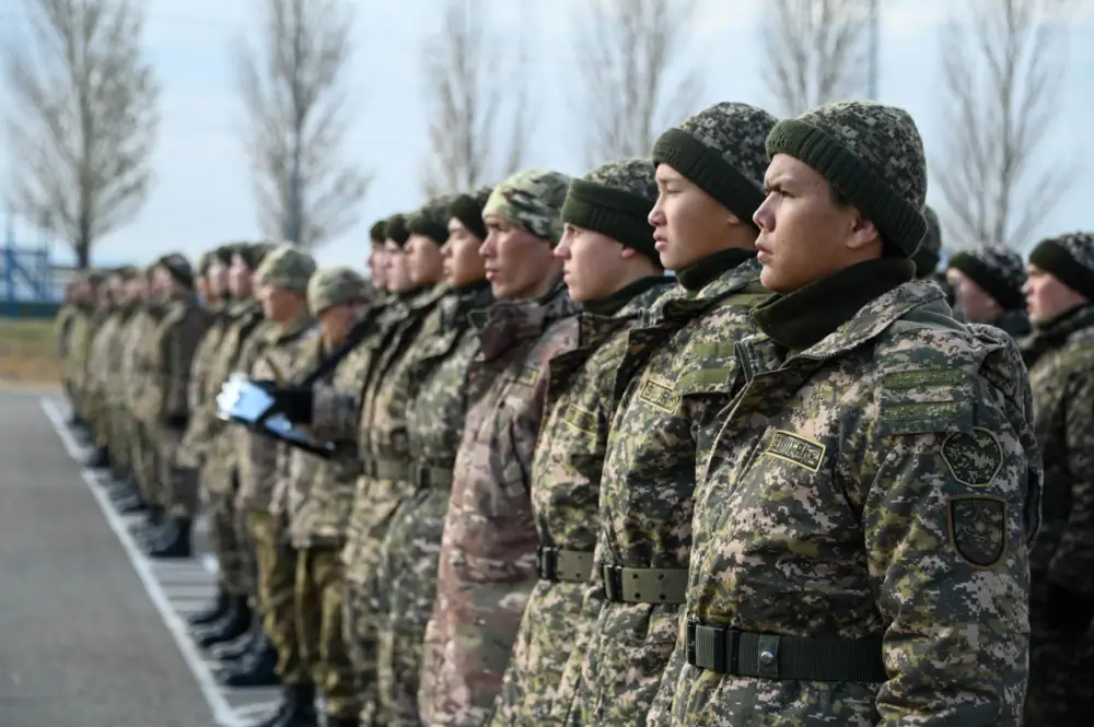 В День Республики в воинских частях прошла церемония поднятия Государственного флага (6)