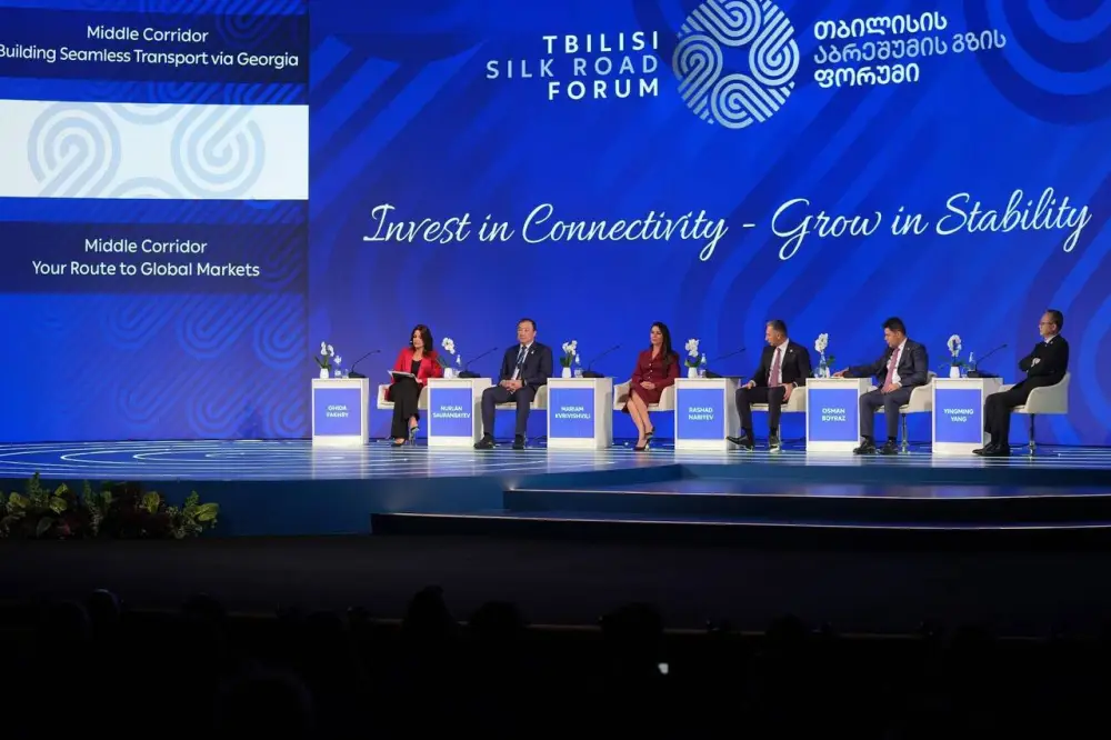 Министр транспорта выступил на сессии «Средний коридор: от надежности к влиянию» в рамках V форума Tbilisi Silk Road Forum (4)