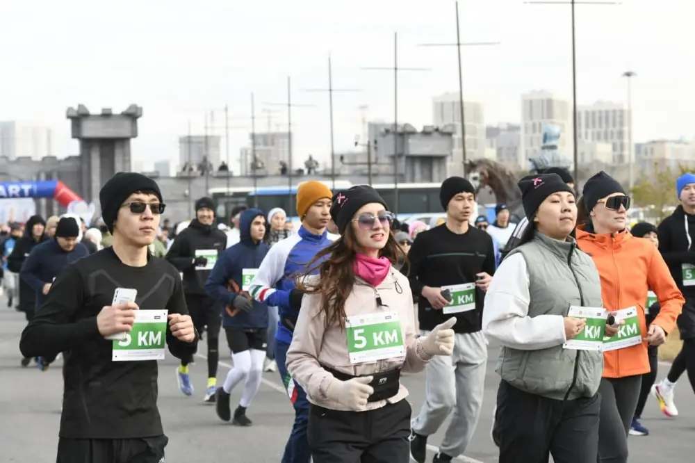 В массовом забеге, посвященном Дню Республики, приняли участие 1500 жителей столицы (2)