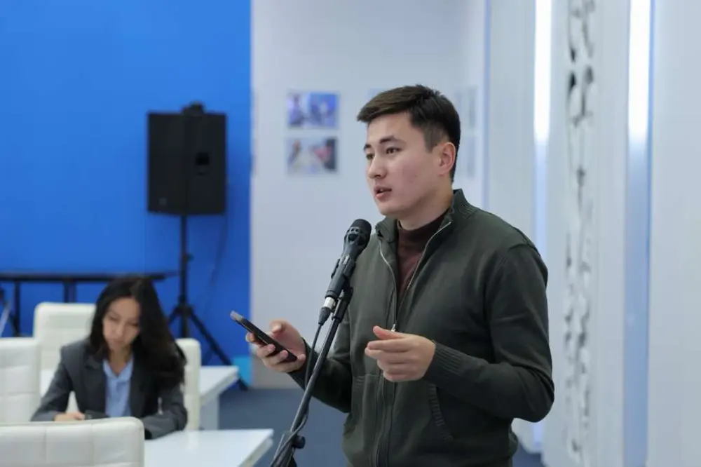 В Службе центральных коммуникаций при Президенте Республики Казахстан вице-министр юстиции Бекболат Молдабеков провёл брифинг (3)