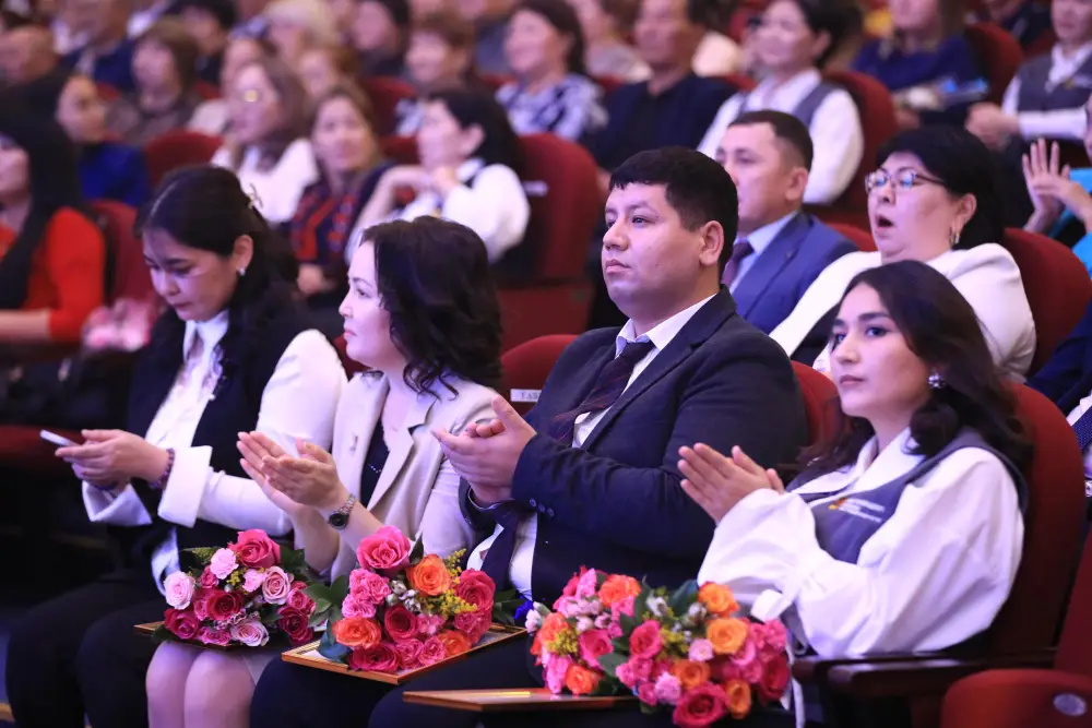 В Актобе более двух тысяч специалистов системы социальной защиты были удостоены признания и уважения (3)