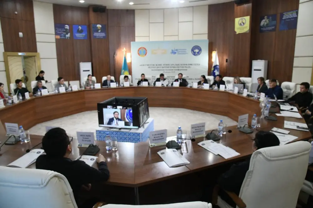 Роль медиации в сохранении межэтнического согласия обсудили за круглым столом в Астане (7)