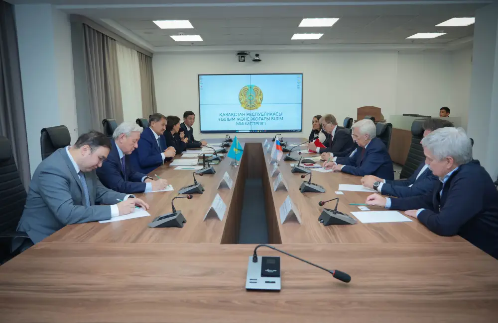 Министр науки и высшего образования РК встретился с делегацией Сибирского отделения Российской академии наук (9)