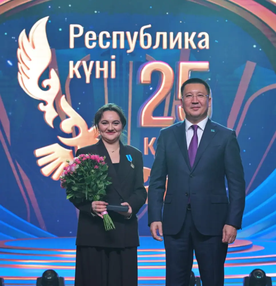 Сегодня во Дворце культуры имени Естая прошло торжественное мероприятие, посвящённое Дню Республики Казахстан (8)