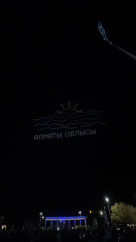 Небо Конаева запело гимн Казахстана (6)