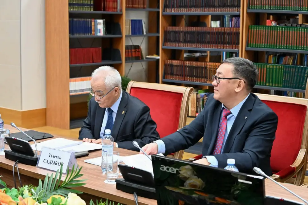 В Астане состоялся круглый стол, посвящённый Дню Республики (2)