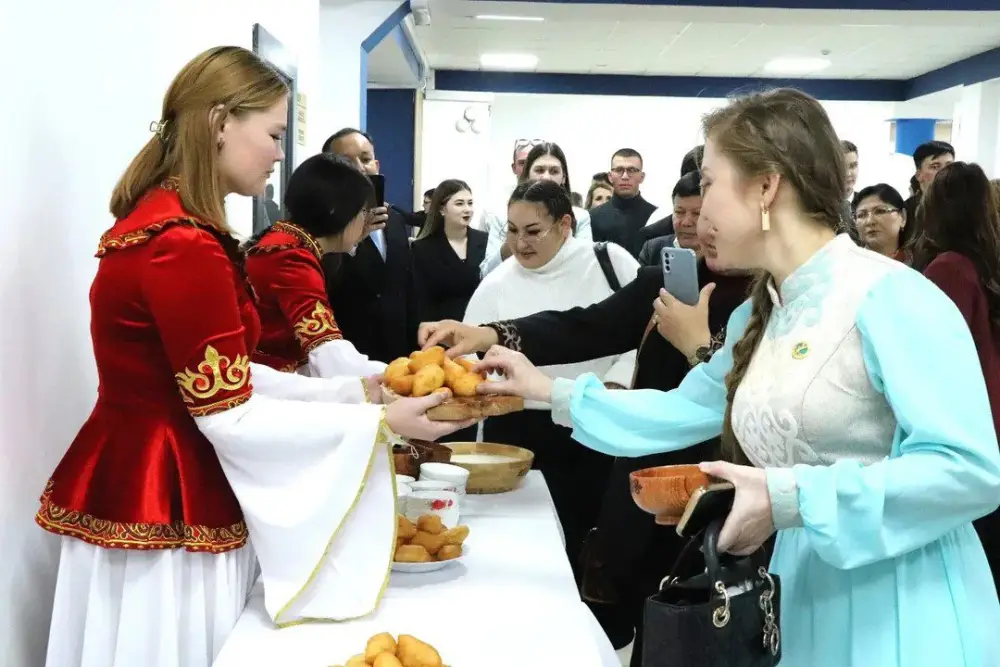 28-29 октября 2025 года в Костанайской области прошел республиканский форум Ассамблеи народа Казахстана «Ұлы даланың ұлтаралық тілі». (5)