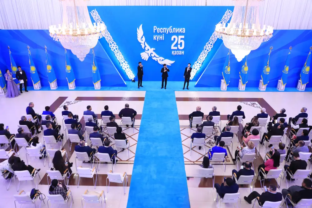 В День Республики актюбинцам вручили государственные награды (4)