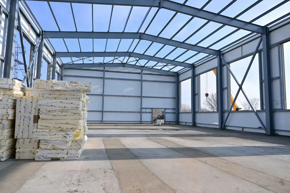 Аким области ознакомился со строительством физкультурно-оздоровительного комплекса в Семее (2)