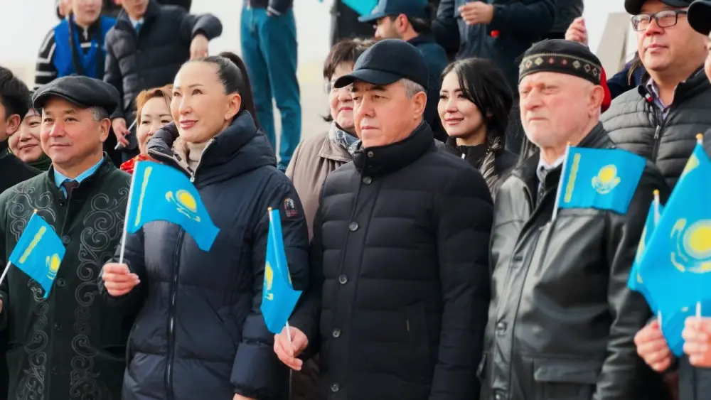 В Западно-Казахстанской области состоялась церемония поднятия Государственного флага (7)