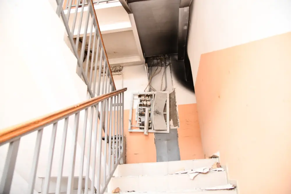 В БЛИЖАЙШИЕ ДНИ НАЧНУТСЯ ВОССТАНОВИТЕЛЬНЫЕ РАБОТЫ ПОВРЕЖДЁННОГО ЖИЛОГО ДОМА В СЕЛЕ ШАУЛЬДЕР ТУРКЕСТАНСКОЙ ОБЛАСТИ (2)