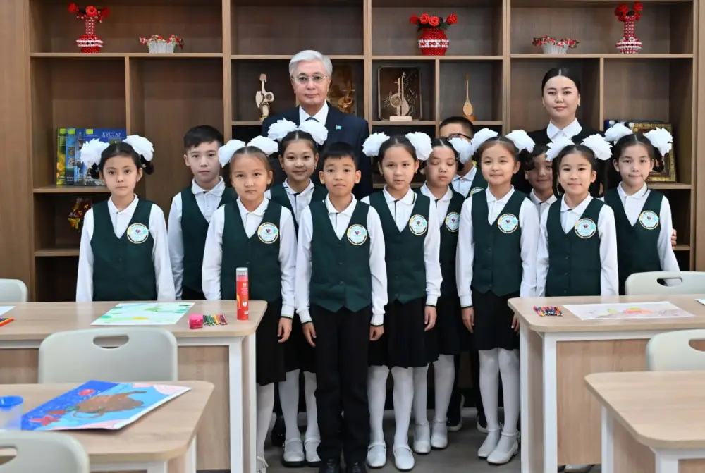 Глава государства ознакомился с деятельностью творческо-инновационной академии «Сыр жұлдыздары» (5)