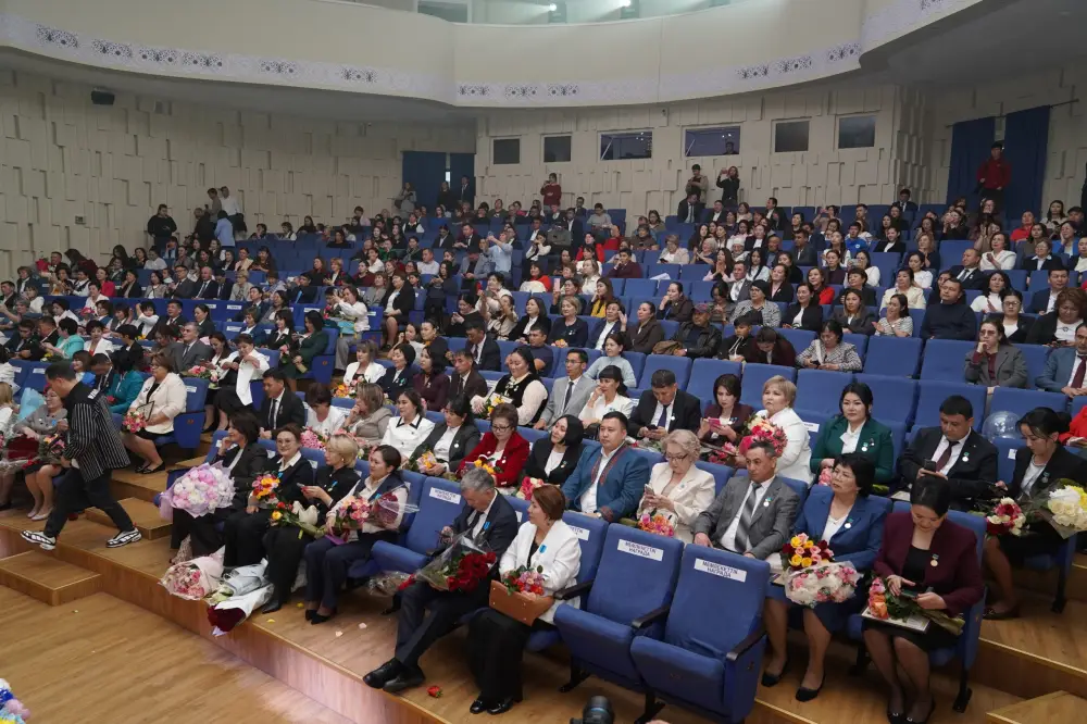 В канун Дня Республики работники сферы образования были удостоены государственных наград (8)