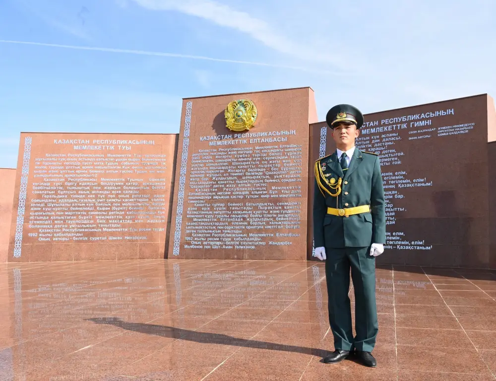 В Кызылорде прошла церемония поднятия Государственного Флага ко Дню Республики (7)