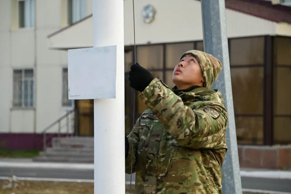 В День Республики в воинских частях прошла церемония поднятия Государственного флага (7)
