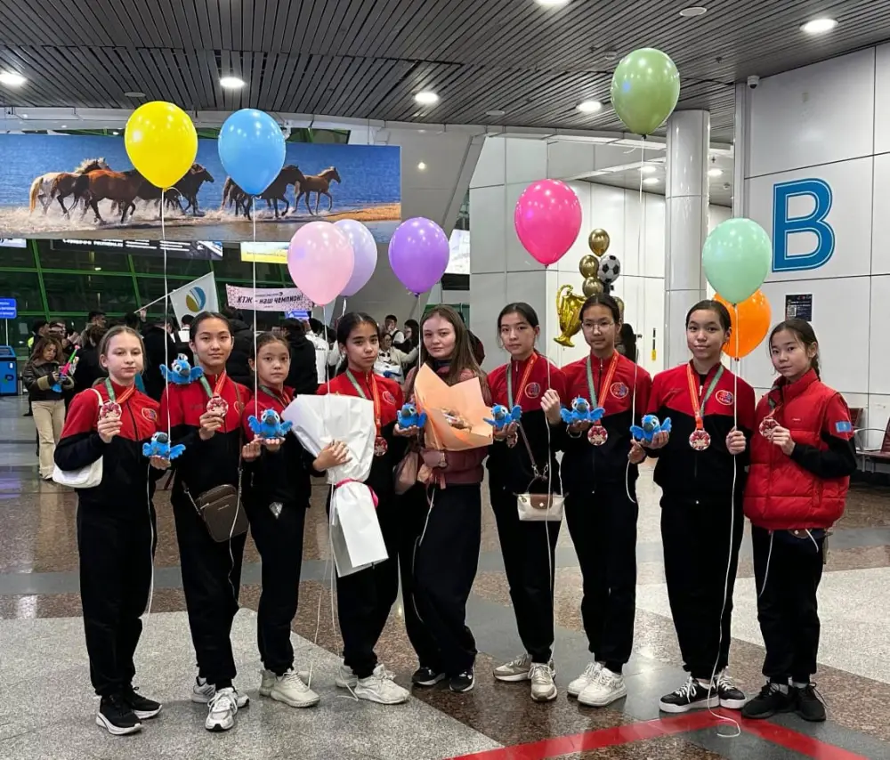 Сегодня в аэропорту столицы состоялась встреча членов сборной Республики Казахстан по эстетической групповой гимнастике (3)