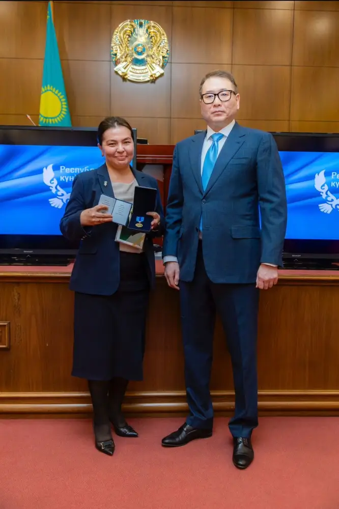 72 сотрудника торговой сферы награждены государственными и ведомственными наградами (2)