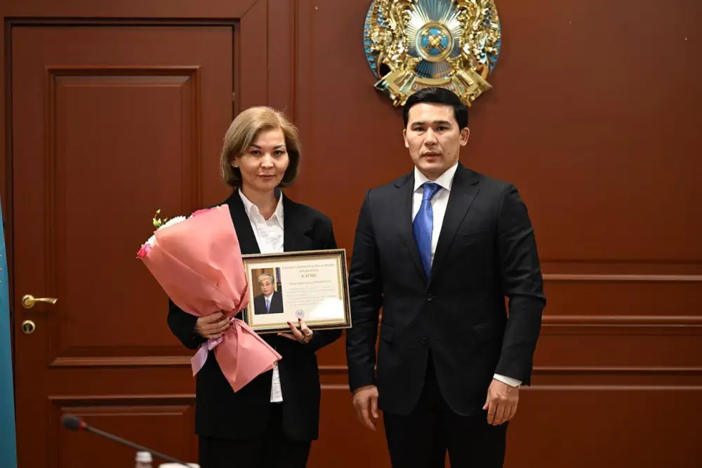 Министр наградил государственными и ведомственными наградами ряд специалистов, добившихся высоких результатов и внесших значительный вклад в развитие отечественного спорта (9)