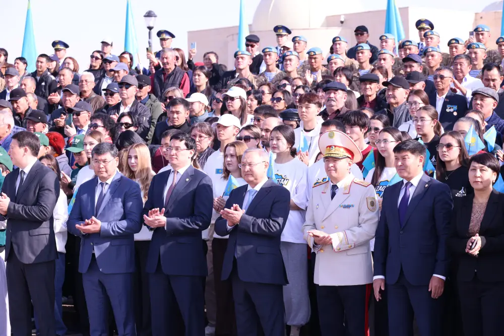 В Жетісу в честь Дня Республики состоялась церемония поднятия Государственного флага (7)