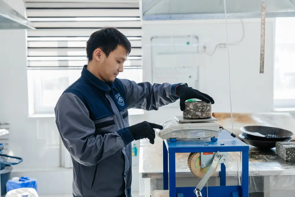 В Атырау лаборатория по контролю качества дорог планирует внедрить метод проектирования асфальтобетонного покрытия (3)