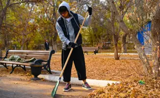 Актобе: волонтёры очистили парк «Ретро»