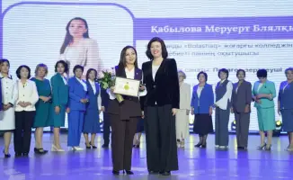 64 лучших педагога Казахстана отмечены наградой