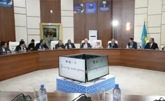 Словесный мост: писатели соединяют культуру и независимость на Дне Республики в Астане