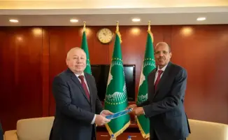 Казахстанский посол Жалгас Адилбаев вручил верительные грамоты председателю Комиссии Африканского союза в Эфиопии