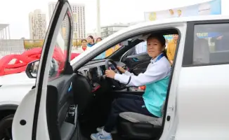 Поддержка спортсменов в Туркестанской области: чемпионке мира Шугыле Умирбек вручили автомобиль