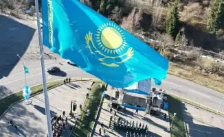 Масштабный флешмоб в Алматы собрал более 2000 участников, посвящённый Дню Республики