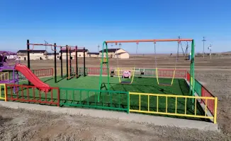 В Кокпекты открыли новую детскую игровую площадку для безопасных игр и отдыха детей