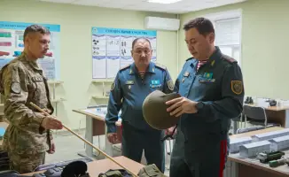 Генерал-майор Ансаган Балтабеков проверяет воинские части и учебный центр в Усть-Каменогорске