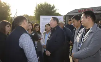 В Боралдае аким Алматинской области Марат Султангазиев проверил работы по модернизации водоснабжения и восстановлению дорог
