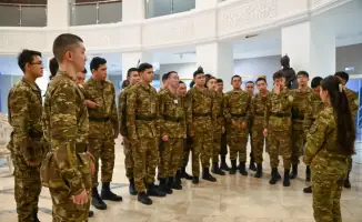Студенты военной кафедры Астаны погружаются в историю Казахстана через посещение Военно-исторического музея