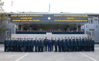 Министр обороны Казахстана посетил новый военно-спортивный колледж и провёл встречу с кадетами