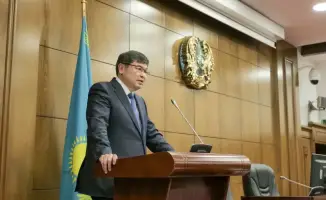 Собрание в Министерстве финансов РК ко Дню Республики Казахстан поздравление сотрудников награждение