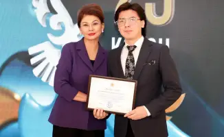 Награждение победителей международных конкурсов Аидой Балаевой