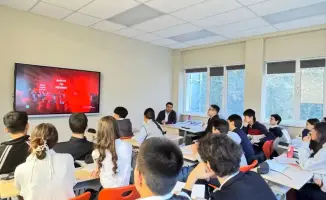 Обсуждение светской позиции молодежи на встрече с учащимися "Dostyk School Atyrau"