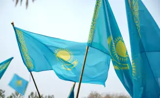 Церемония поднятия государственного флага в Туркестане День Республики 35 лет Декларации